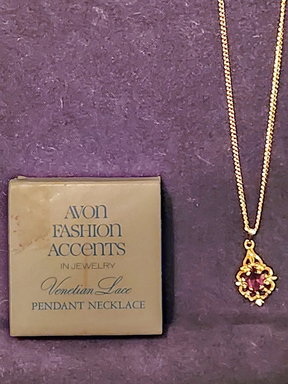 Avon 1977 Venetian Lace Necklace