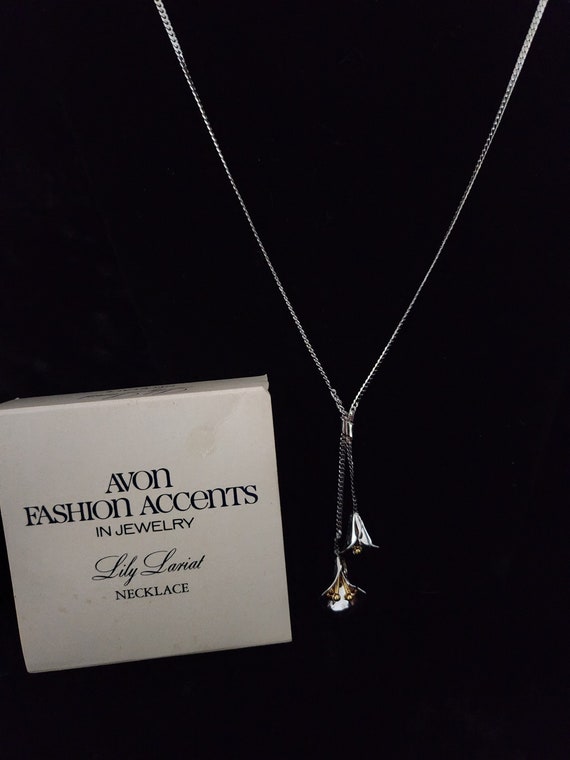 Avon 1978 Lily Lariat Necklace