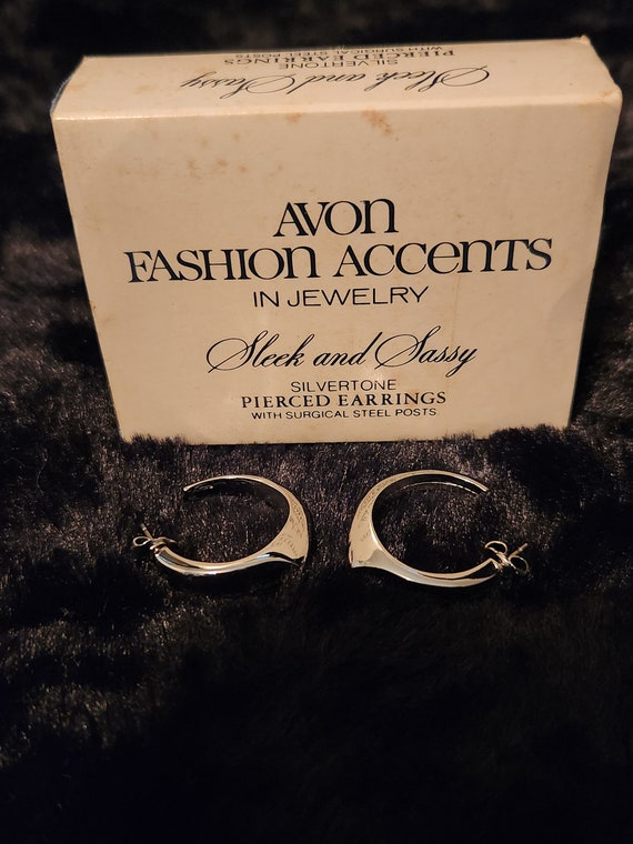 Avon 1978 Sleek & Sassy Silvertone Earrings