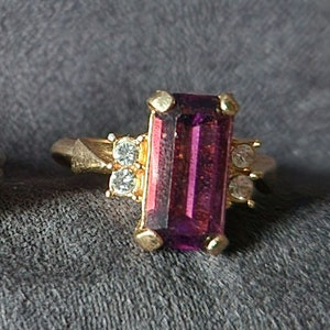 Avon Ring (Size 4-5)
