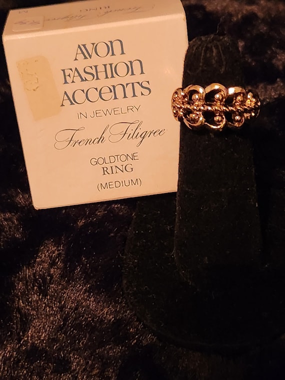 Avon 1977 French Filigree Gold Tone Ring (Med)