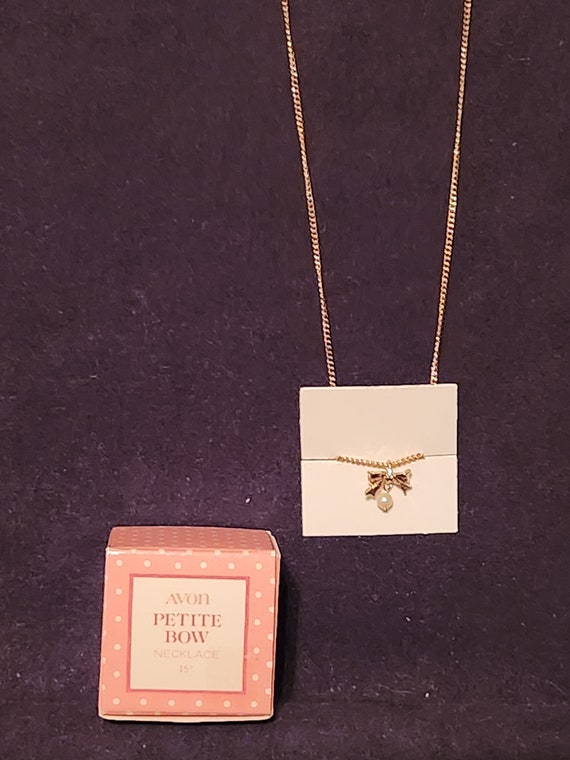 Avon Petite Bow Necklace