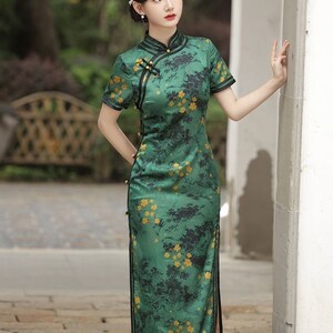 Beautiful Silk Green double line eight button Qipao