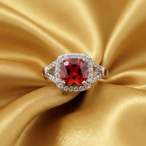 Röd granat Halo-ring, kuddslipad ädelstensring, handgjorda smycken i 925 sterlingsilver, julklappar med 14K vitguldplätering