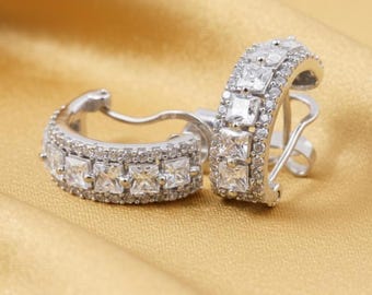 Natural Moissanite Women's Huggies Hoop Earrings 14K White Gold Diamond Huggie Hoop Earrings Mini Pierced Earrings Women's Day Gift For Her