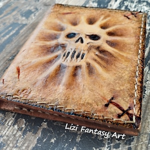 Cartera de cuero en relieve a mano, cartera bifold de calavera hecha a mano personalizada, cartera gótica sangrienta, LARP, regalo de cosplay, regalo de jugador de fantasía D&D, RPG
