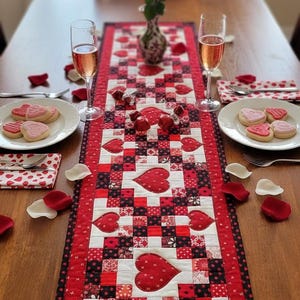 Patrón de costura para camino de mesa Abrazos y Besos