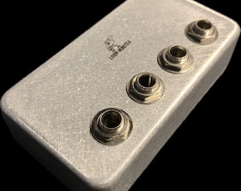 Loop-Master 4 Way Patch Bay Pedalboard – Guitar Patch Box / Junction Box, Cable Routing Interface, USA Made