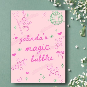 Peut inclure: Carte rose avec le texte "galinda's magic bubbles" en lettres roses. La carte est décorée d'étoiles, de cœurs et de cercles roses et verts.