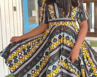 Robe de style vintage pour femmes OLIVIA à imprimé africain. Robe évasée jaune et marron en Wax d'Ankara de style vintage. Robe d'été à imprimé Ankara