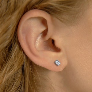 Stud Earrings MOISSANITE Diamond Women Men Oval Cut Tiny Stud VVS1 Push Back 18K Gold Plated 925 Sterling Silver Pass Diamond Tester