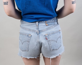 vintage Levi's shorts Size XS - S cropped levis label 80s 90s hot pants