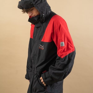 Vintage Jack Wolfskin Black and Red Windbreaker Jacket Size