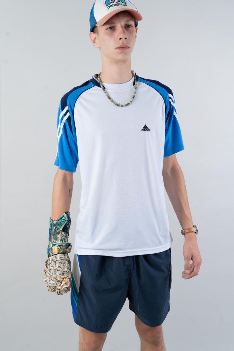 Vintage Adidas shorts blue white stripes Size M - L   80s gender neutral unisex trainings shorts track suit nona, nona clothing, vintage,  vintage online shop, gender neutral, vintage for men, vintage for woman, 80s aesthetics, 90s aesthetics,