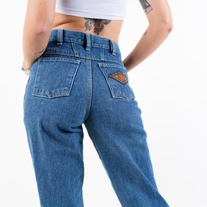 Taille M 80s vintage denim jeans pantalon coupe régulière Taille 32 bleu clair lavage original années 80 vintage image 1