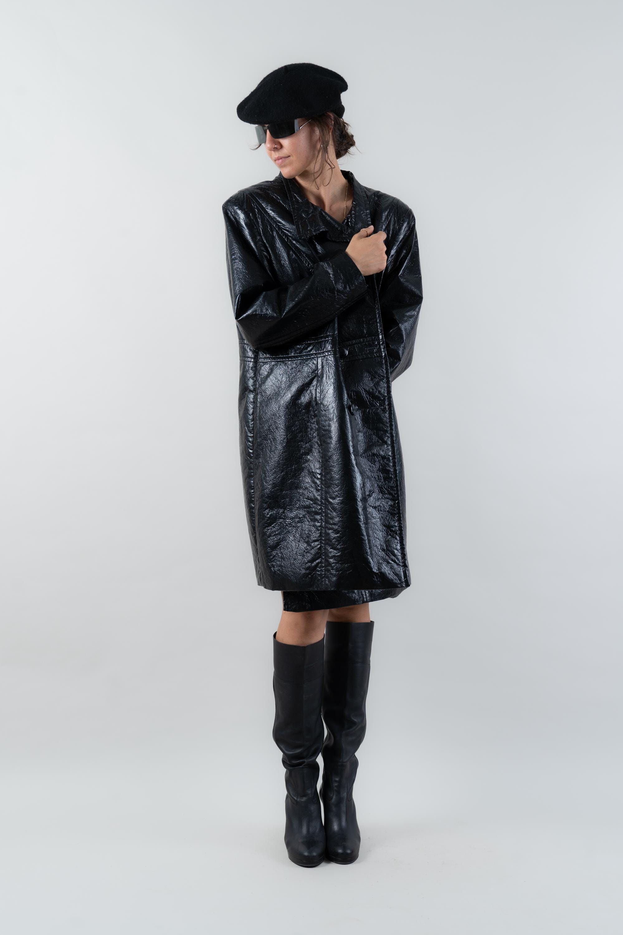 Vintage Black Shiny Coat Button up Oversized Size L 80s 90s