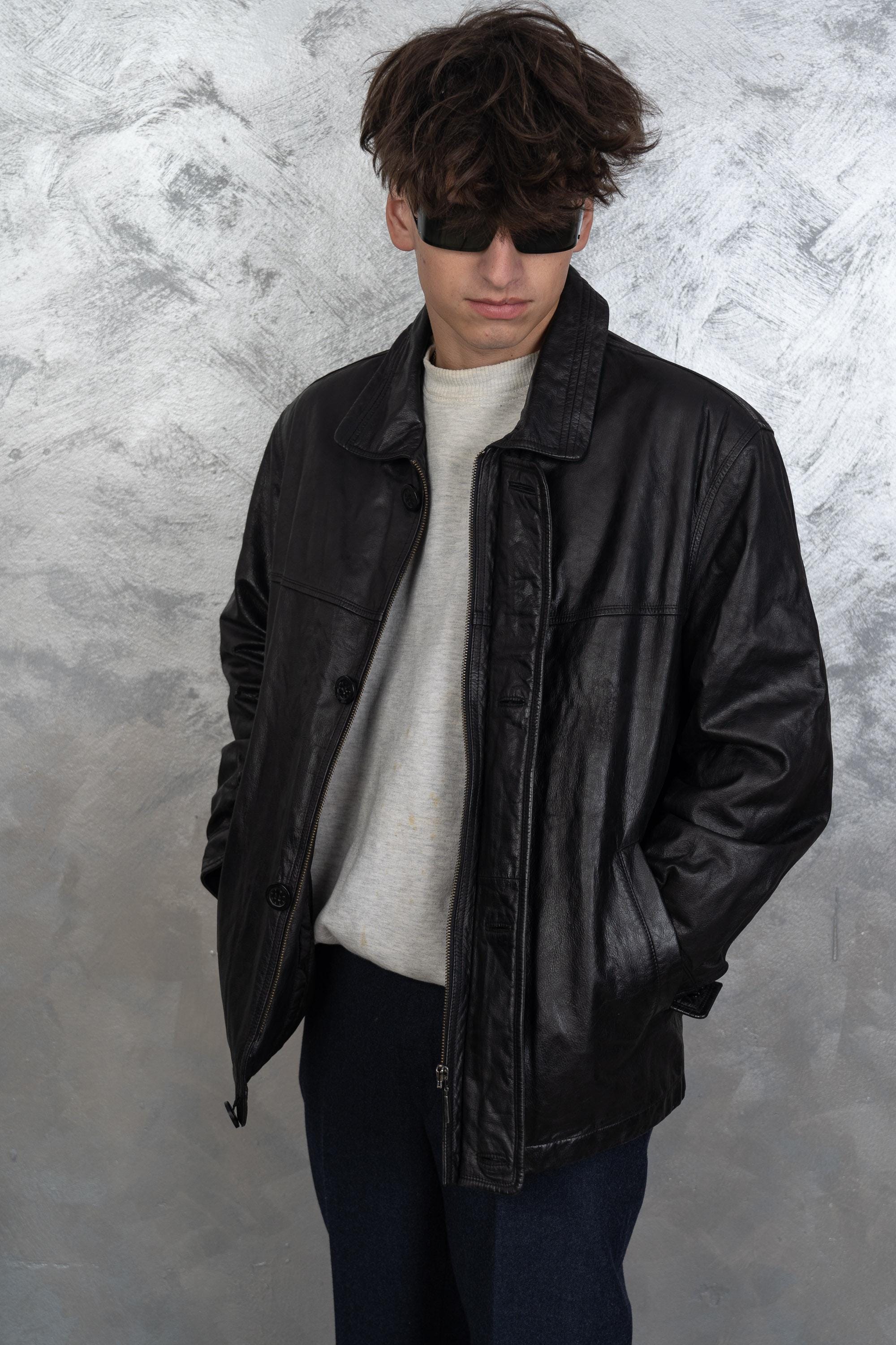 ジャケット・アウター 90s vintage short Black bomber jacket Vintage 90s Black Bomber Jacket With Retro Graphic