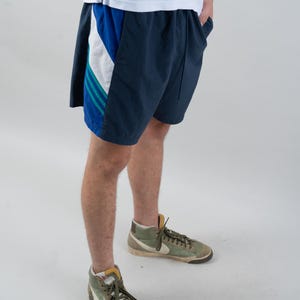 Vintage Adidas shorts blue white stripes Size M - L   80s gender neutral unisex trainings shorts track suit nona, nona clothing, vintage,  vintage online shop, gender neutral, vintage for men, vintage for woman, 80s aesthetics, 90s aesthetics,