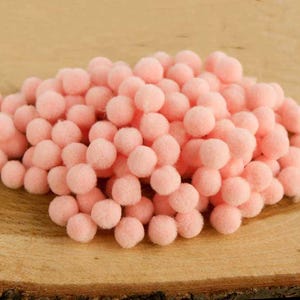 Pompons de alta qualidade para trabalhos manuais, artesanato e bordado, com 8 mm de diâmetro, 50 unidades por pacote, mini pompons para artesanato infantil e decoração de Natal.