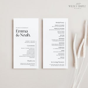 Könnte beinhalten: Hochzeitseinladung im minimalistischen Design. Die Einladung zeigt die Namen Emma & Noah in einer fetten, serifenlosen Schriftart. Der Text ist in schwarzer Tinte auf weißem Hintergrund gedruckt. Die Einladung enthält das Datum und den Ort der Hochzeitszeremonie. Die Rückseite der Einladung enthält eine Liste der Hochzeitsgesellschaft und einen Abschnitt für In liebevoller Erinnerung.