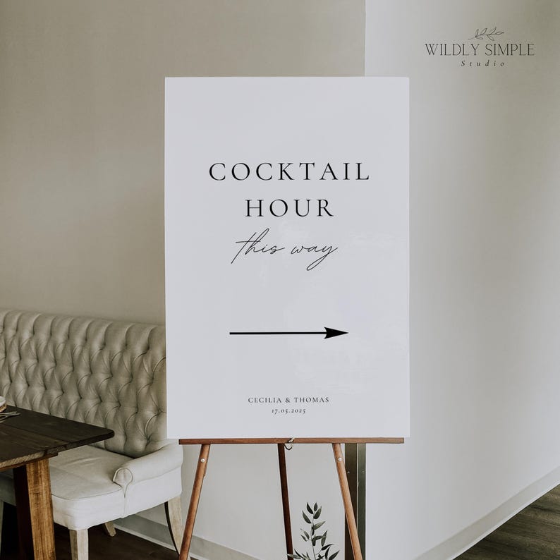 Może przedstawiać: Biały znak z czarnym tekstem, kt&oacute;ry brzmi "Cocktail Hour this way" z czarną strzałką wskazującą w prawo. Znak zawiera r&oacute;wnież tekst "Cecilia & Thomas 17.09.2023".