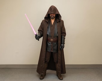 アナキン・スカイウォーカーのコスプレ衣装：手作りジェダイ騎士衣装とコスプレアクセサリー