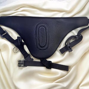 Braguita de Darth Vader, Braguita de cuero de Darth Vader, Braguita de cuero negro ajustable de Darth Vader, Accesorio de braguita de cuero de Darth Vader hecho a mano