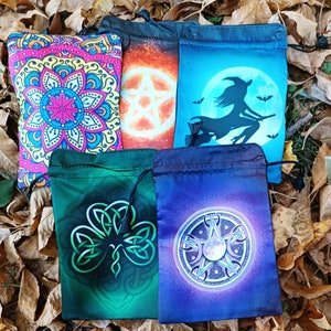 Juego de 5 bolsas de seda para Tarot o Runas / Bolsa de Tarot de satén / Envoltura para Tarot / Oráculo / Runas / Bolsas de Tarot