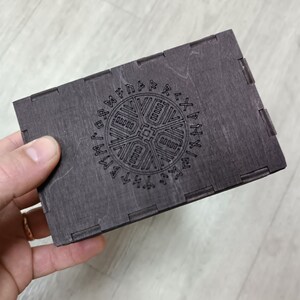 Runes Box Vegvisir, Mini contenitore per carte dei tarocchi, Scatola del tesoro, Scatola dei tarocchi in legno, scatola di legno, scatola di legno per gioielli, scatola di legno da strega con rune