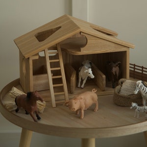 Eiche Spielzeug Bauernhof Handgemachtes Waldorf Spielzeug | Spielzeug Scheune | Umweltfreundliches Spielzeug | Montessori Geschenk | Pferde Koppel | Bauernhof Tiere