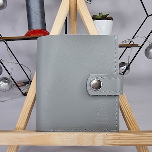Cartera de piel con cierre brillante "Compact"