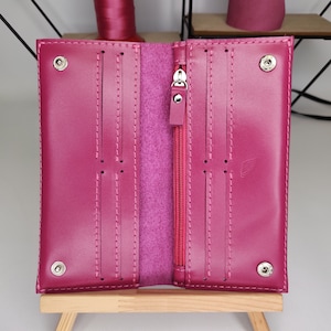 Cartera de piel brillante con botones "Londres"