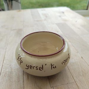 Azucarero/platillo/cuenco de cerámica vintage de Devon con lema - Dartmouth Pottery - En perfecto estado