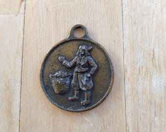 Curious vintage SI.RO.KE Wines gilt brass medallion/pendant