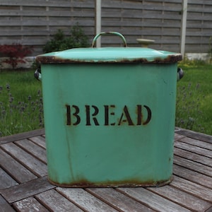 Adorable vintage 1940&#39;s Green enamelware bread bin/bread storage with original lettering - enamel kitchenware