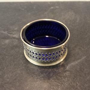 Stylish vintage 1920&#39;s silver plated condiment mustard bowl/salt pot cobalt blue glass removable inner