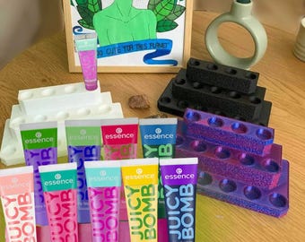 Espositore per lucidalabbra Juicy Bombs: soluzione elegante per riporre e presentare i lucidalabbra, disponibile in diverse dimensioni e colori.