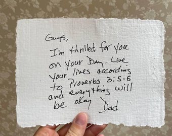 Impresión de cita personalizada en papel con bordes irregulares / papel reciclado con bordes irregulares naturales.