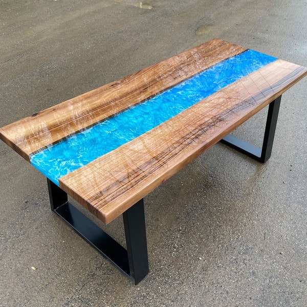 Table with epoxy resin EPO8