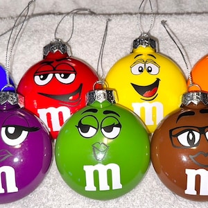 M & M-gezichtjes voor ornamenten