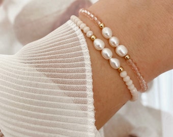 Wunderschönes Armband mit zart glänzenden Perlen | elastisch