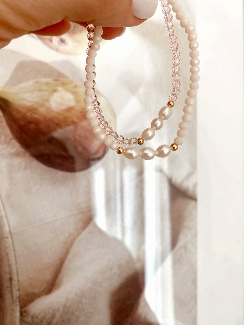 Beautiful bracelet with delicate shiny pearls elastic image 4