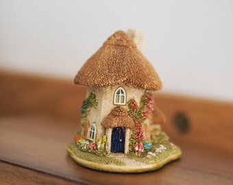 Little Shambles 2003 L2629 - Lilliput Lane | Housewarming