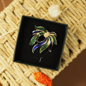 Vintage Enamel Flower Brooch: Blue & Green Jewelry