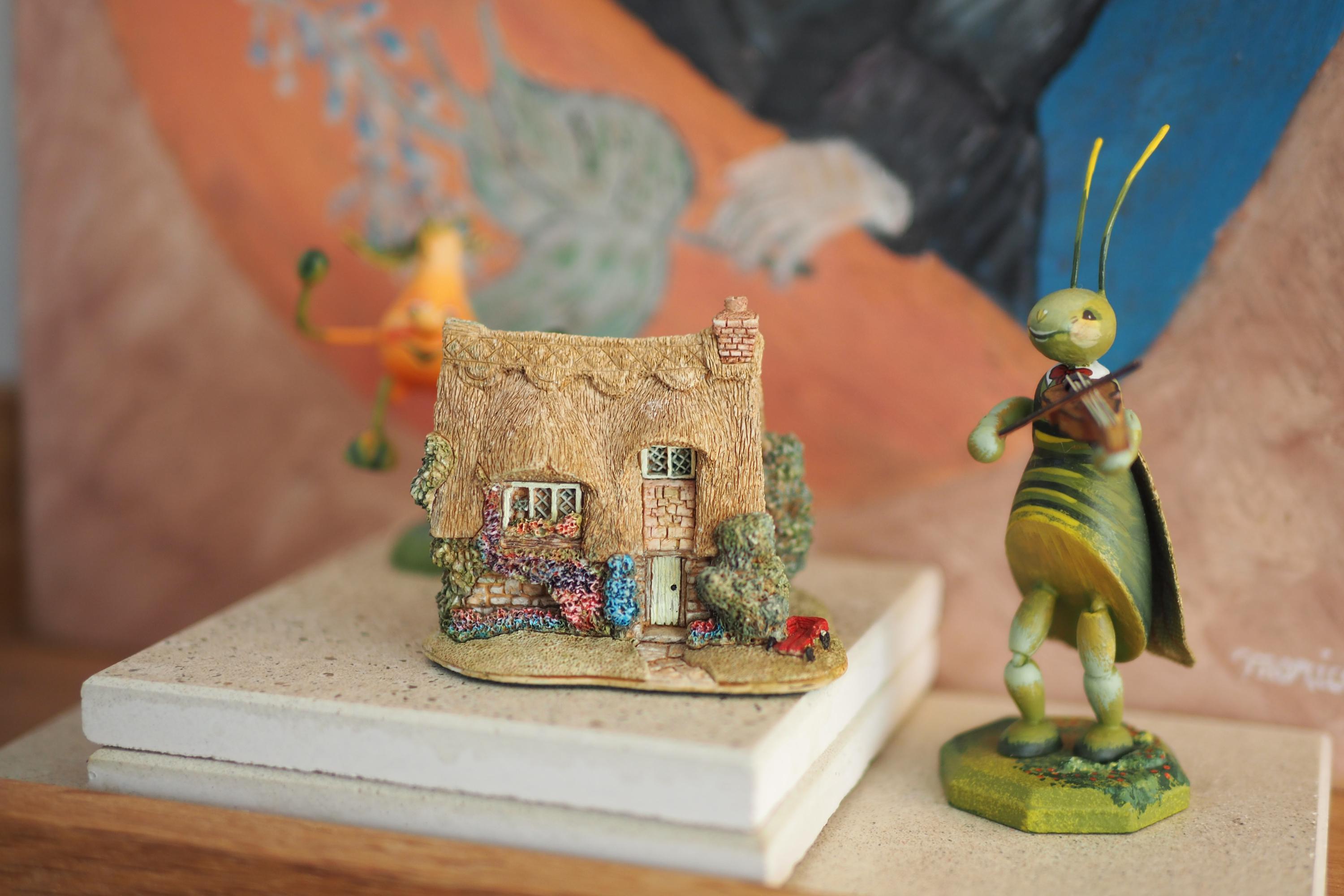 Lilliput Lane Cottages | Miniature Collectible Village Houses
