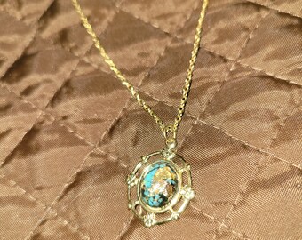 Vintage pendant & necklace - gold tone