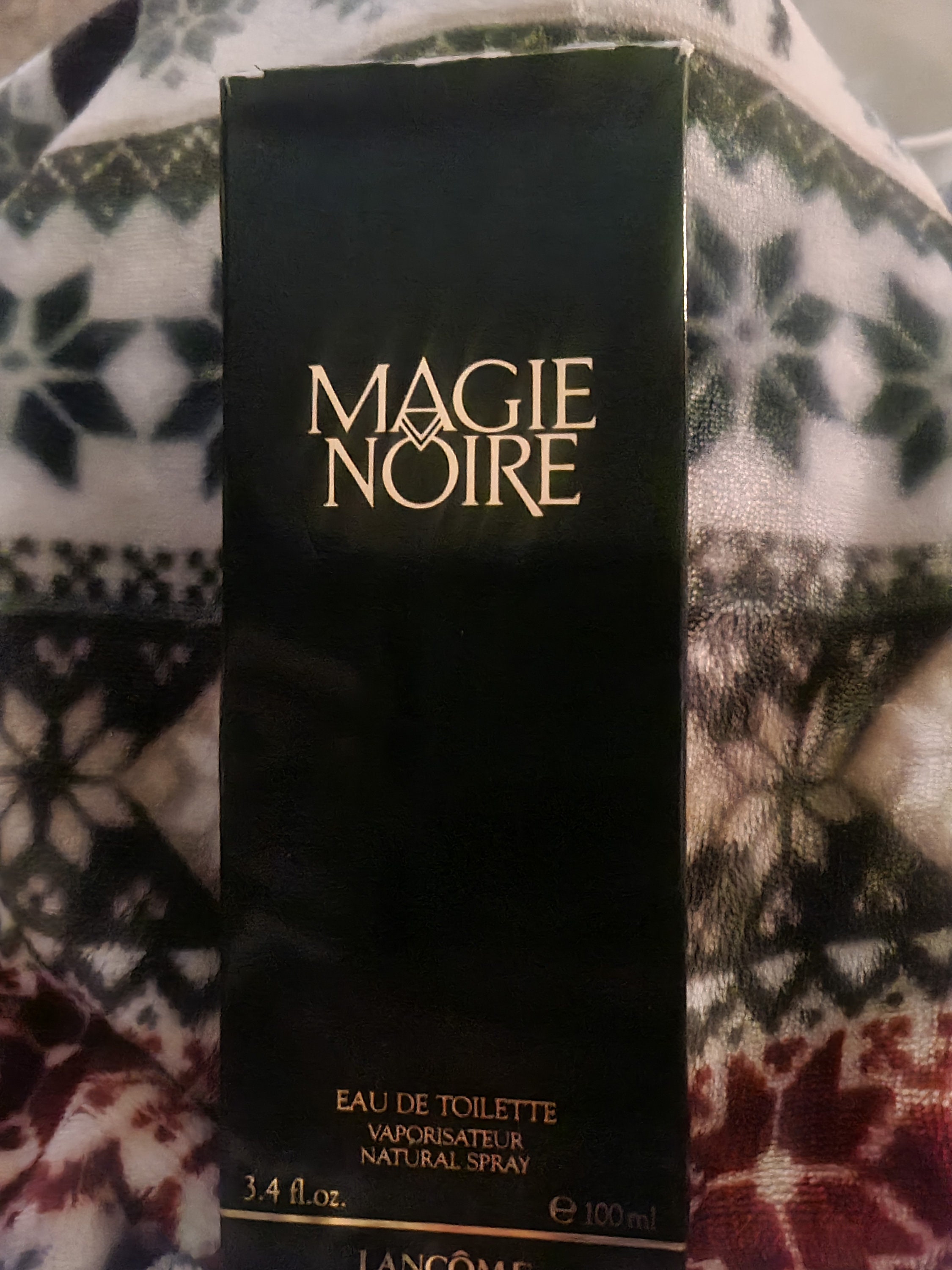 Magie Noire Perfume 