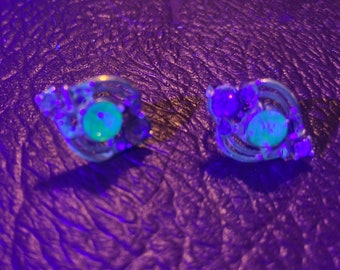 Vintage UV reactive screw on clip earrings