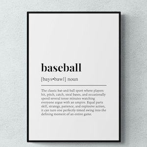 Puede incluir: Un cuadro decorativo con una definición de diccionario de la palabra béisbol. El texto incluye la pronunciación fonética, la clasificación como sustantivo y un párrafo descriptivo sobre el deporte, todo en negro sobre un fondo blanco.