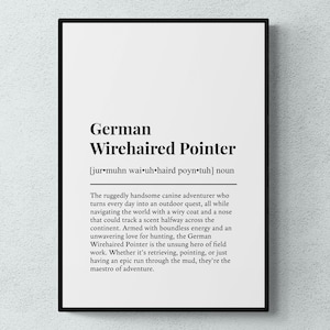 Könnte beinhalten: Ein schwarz-weißes druckbares Poster mit der Definition eines Deutsch Drahthaar. Der Text lautet: "Deutsch Drahthaar [jur muhn wai-uh-haird poyn-tuh] Substantiv Der robust aussehende Hunde-Abenteurer, der jeden Tag in ein Outdoor-Abenteuer verwandelt, während er gleichzeitig mit einem drahtigen Fell und einer Nase, die einen Geruch bis zur Hälfte des Kontinents verfolgen kann, die Welt erkundet. Ausgestattet mit grenzenloser Energie und einer unerschütterlichen Liebe zur Jagd, ist der Deutsch Drahthaar der unbesungene Held der Feldarbeit. Ob er apportiert, zeigt oder einfach nur einen epischen Lauf durch den Schlamm macht, er ist der Meister des Abenteuers."